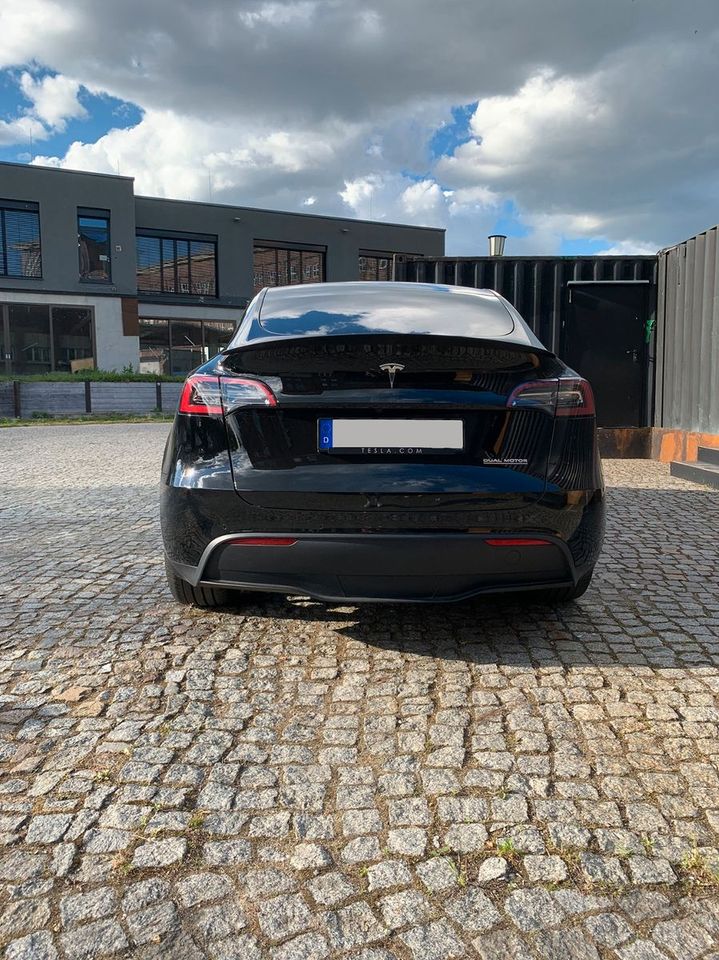 Tesla Model Y Performance Dual Motor AWD Performance in Berlin