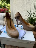 Pumps/High Heels von Guess, Gr. 38, mit Kettchen Hessen - Butzbach Vorschau