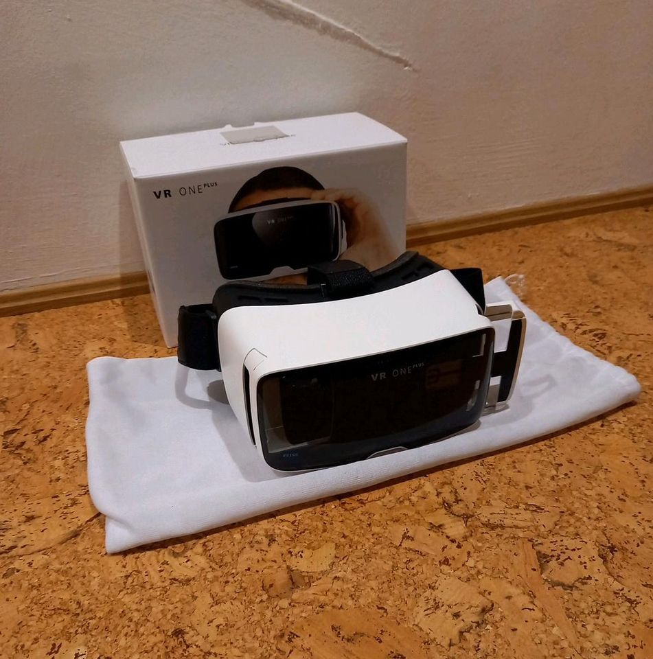 VR Brille ONE PLUS von ZEISS neuwertig in Schauenstein