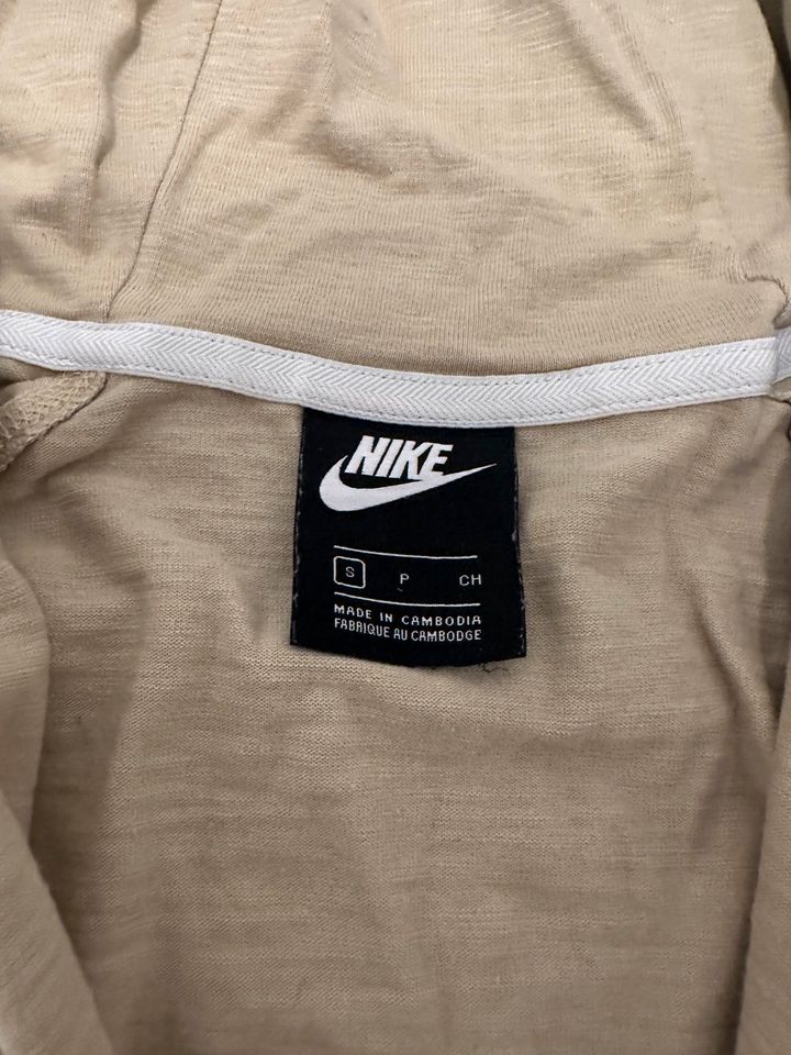Nike Kapuzen Sweatshirt Jacke Größe S in Hachenburg