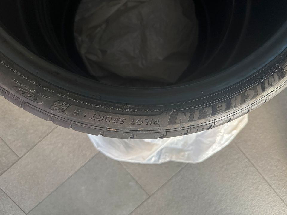 Michelin Pilot Sport 4 s Runflat 275/30 ZR 20 in Hannover