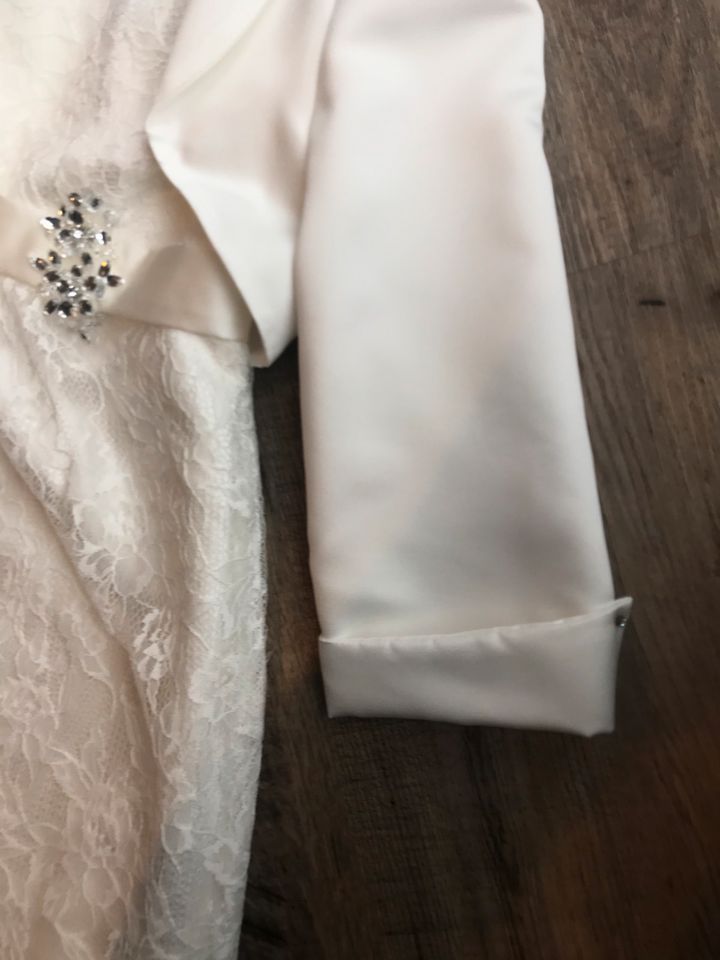 Brautkleid mit Bolero Jäckchen inkl Schutzhülle in Hage
