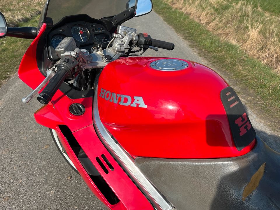 Honda VFR 750 RC36 in Höxter