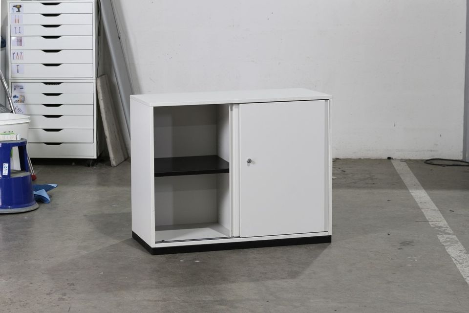 50 x Schiebetürenschrank Steelcase Sideboard Büroschrank Stauraum in Mühlenbeck