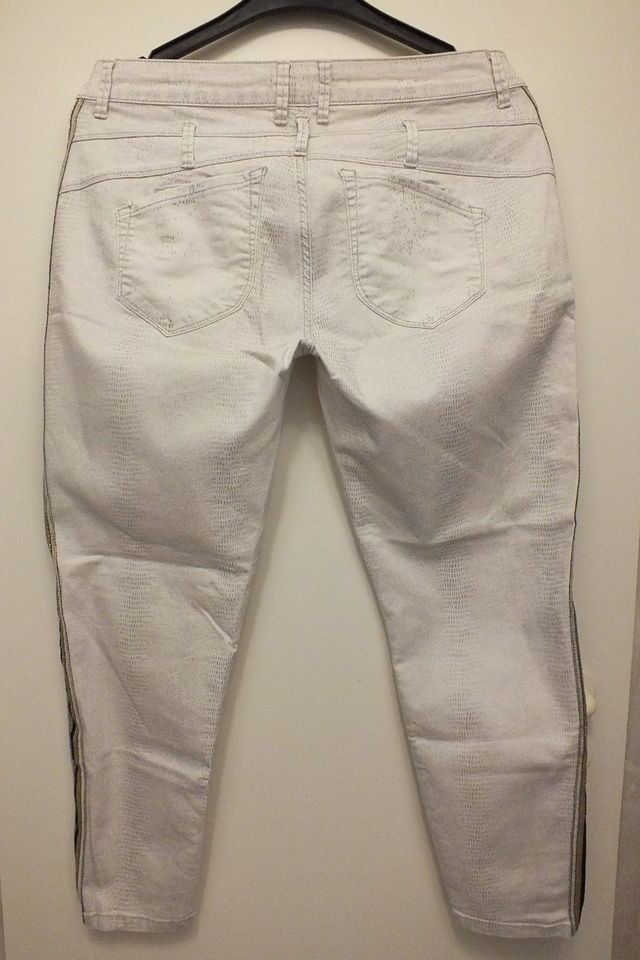 Tredy Hose Damenhose Jeans in cremefarben der Größe 42 in Overath