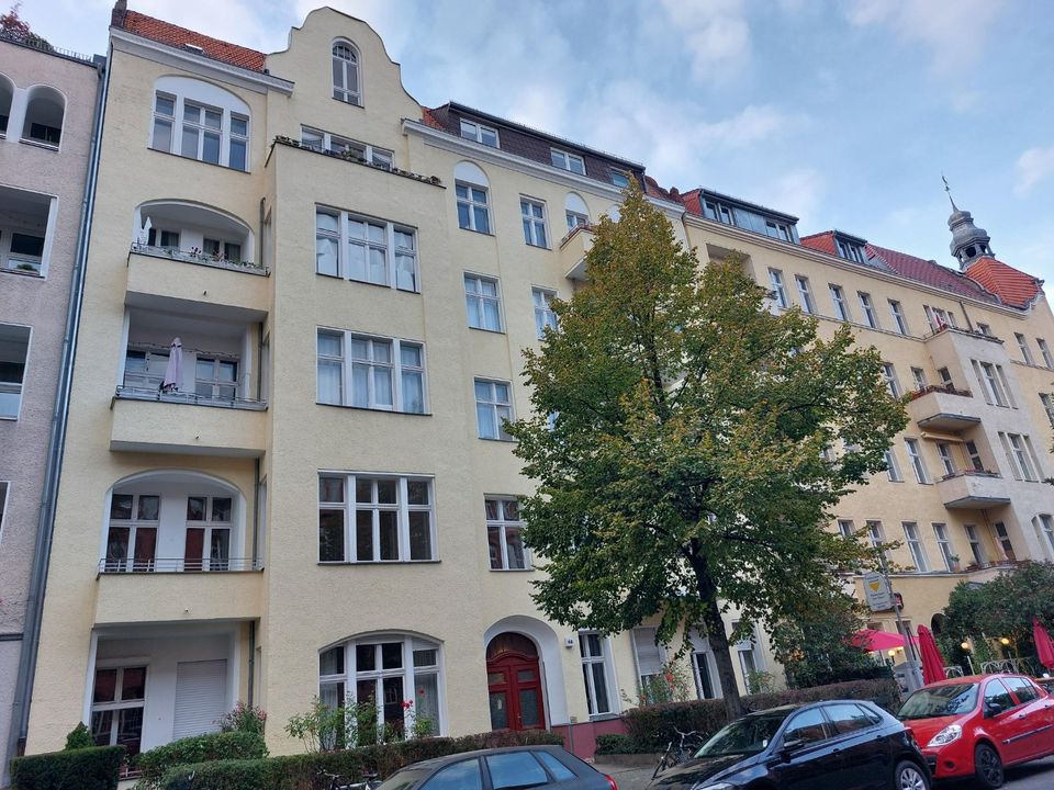 Schöne Dachgeschoss-Wohnung inkl. EBK! in Berlin