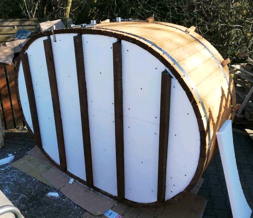 Hottub für 8 Personen Badefass mit Edelstahl Heizung Holz Pool in Hüllhorst