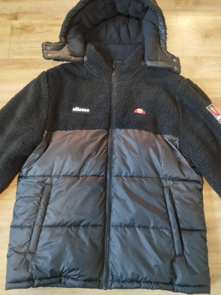 Ellesse Winterjacke Gr.: XL schwarz in Kreuztal