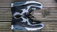 Nike Turnschuhe Schuhe 44,5 Niedersachsen - Schortens Vorschau