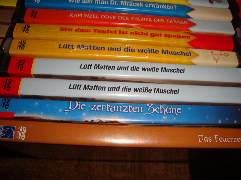 SUPERillu DVDs-Menge = mindestens 60 DVDs in Halle