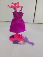 Barbie Kleid mit passendem Zubehör zum Ausgehen. Baden-Württemberg - Altshausen Vorschau