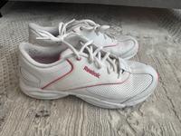 Reebok Turnschuhe Gr. 38.5 in weiß Chemnitz - Kaßberg Vorschau