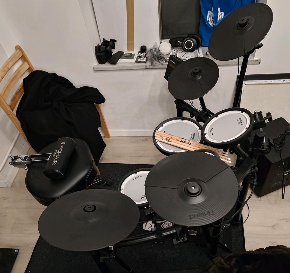 Roland V-Drum Set mit vielen Extras! Komplett Paket! in Merzig