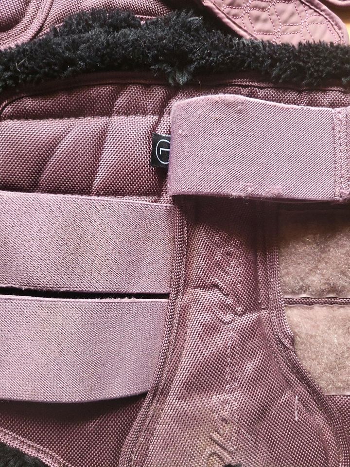 Eskadron gamaschen Havanna, mauve/ berry, L, glocken,fakefur in Kirchheim bei München