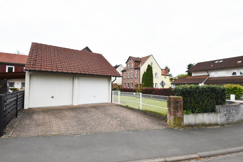 DIETZ: 2-3 Familienhaus mit Doppelgarage und überschaubarem Garten in Großostheim! in Großostheim