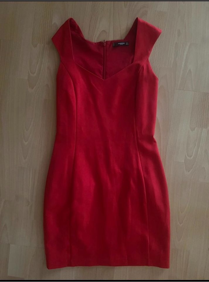 Schönes rotes Kleid von Mango in Gummersbach