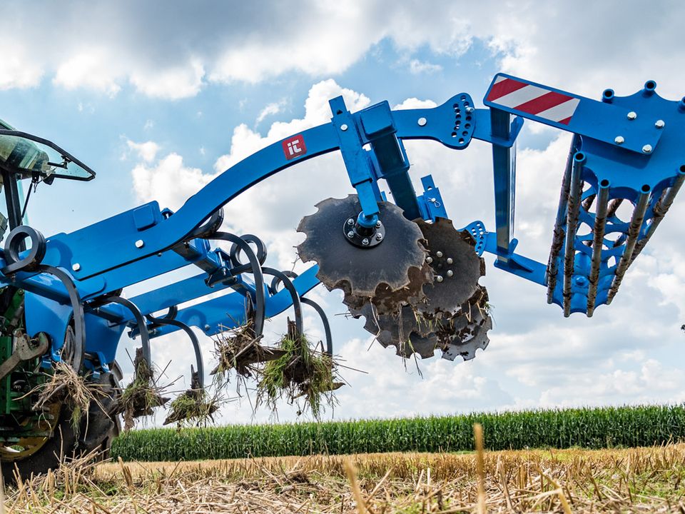 Stoppelgrubber 2,6m Grubber mit Walze 2 Reihen der Zinken in Neuhardenberg