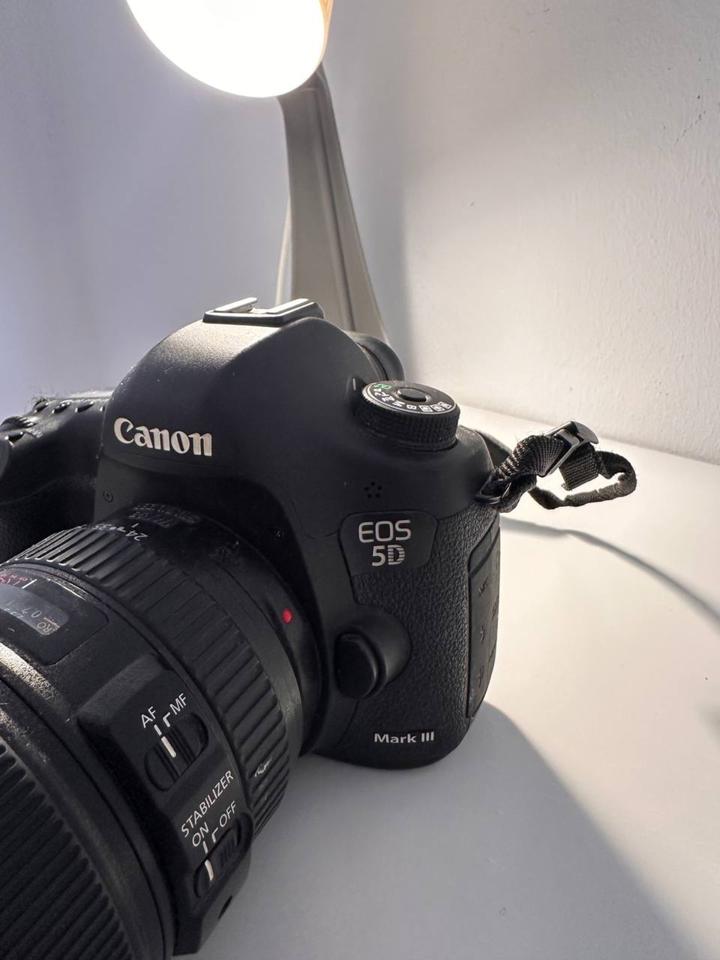 Canon EOS 5D Mark III +Canon EF 24 - 105 mm 1:4 L IS USM Objektiv in Berlin
