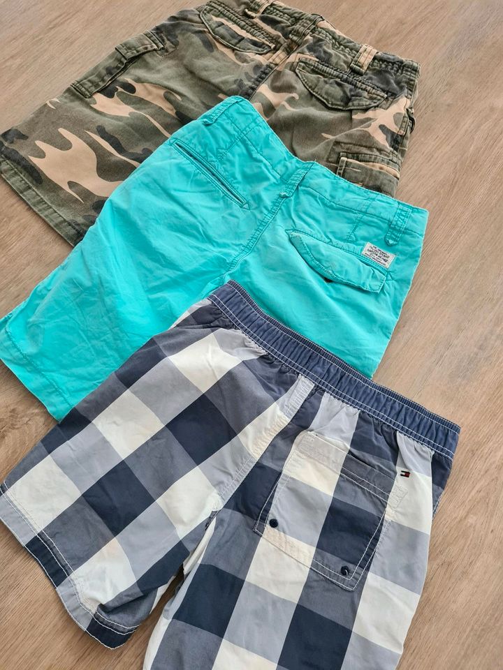 Kinder Jungen Sommer Shorts 122/128 Tommy Hilfiger Badehose Cargo in Bergisch Gladbach