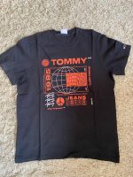 Tommy Hilfiger T-Shirt Schwarz/Orange Nordrhein-Westfalen - Verl Vorschau