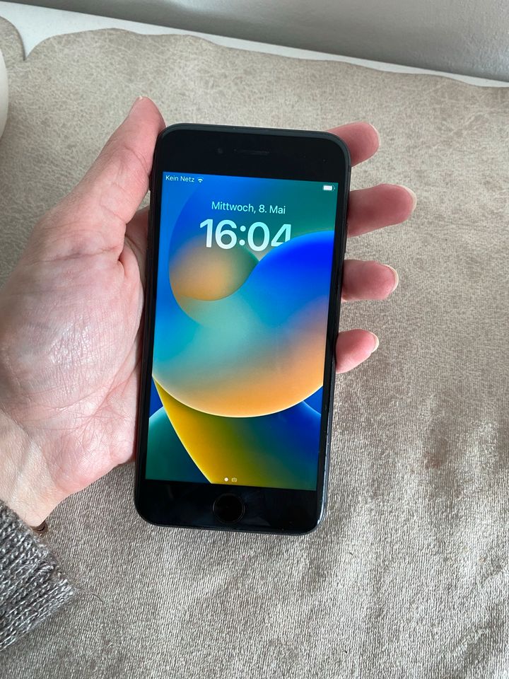 Iphone 8 schwarz 128GB in Lennestadt