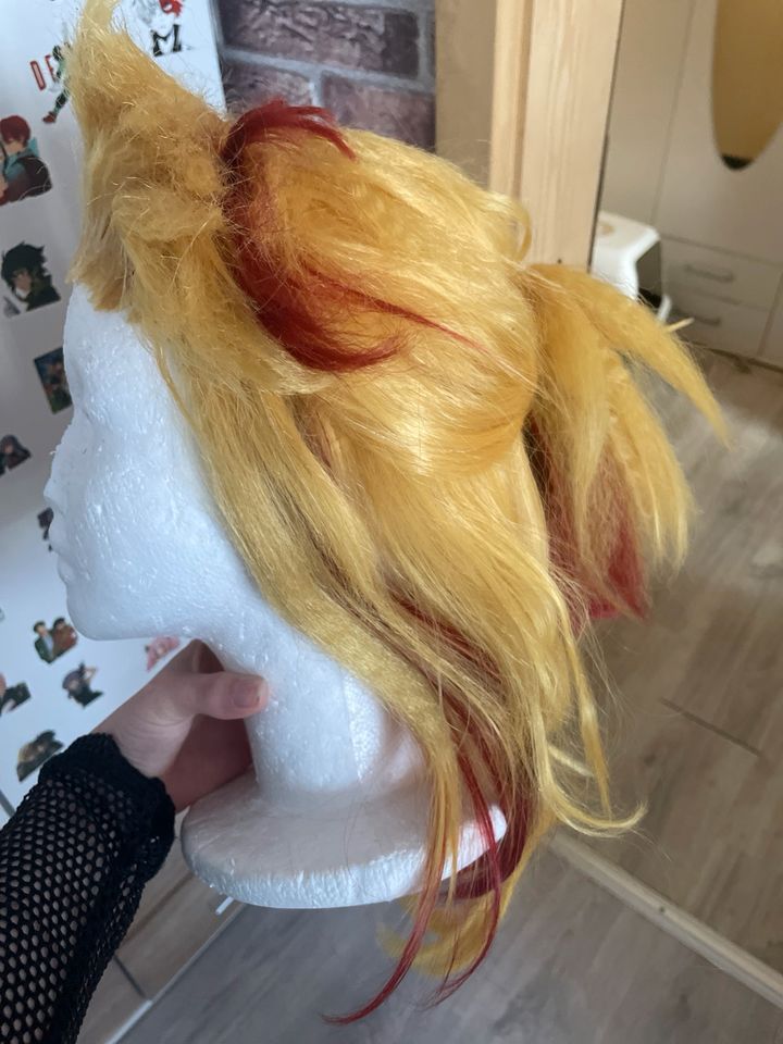 Rengoku Wig Geklebt in Wismar