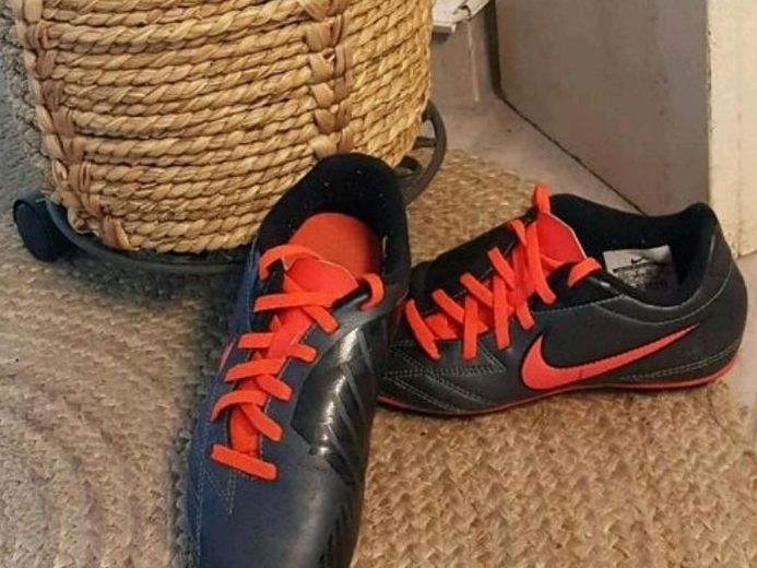 Fussball Nike Schuhe /  Gr.34 /  Sehr Guter Zustand in Moers