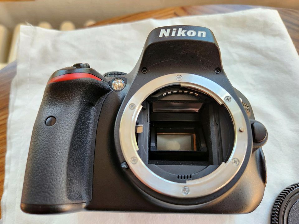 Nikon D5100 Spiegelreflexkamera  mit Zubehör in Gifhorn