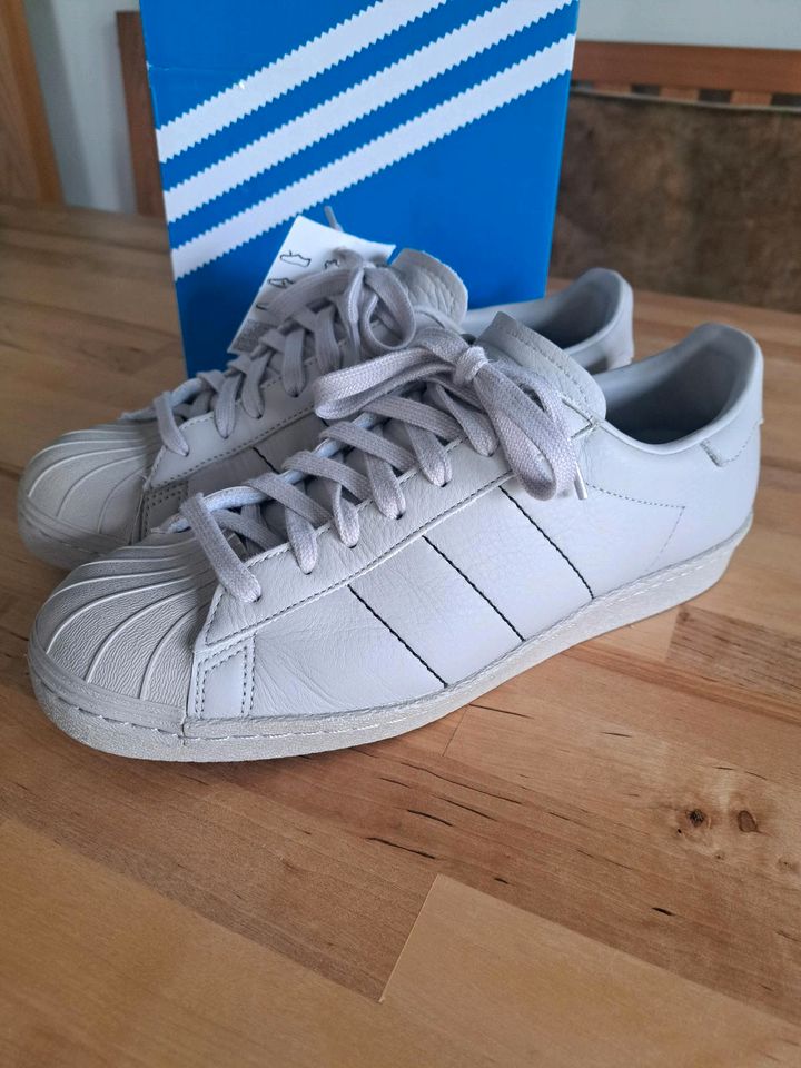 Neu adidas superstar 80s grau leder 41 1/3 in Blaichach