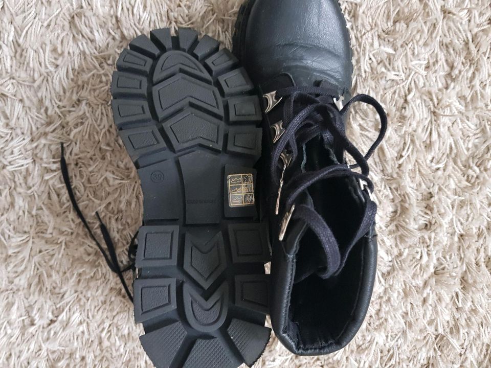 Echt Leder Stiefelette von Asos in schwarz Gr. 39 in Bremen