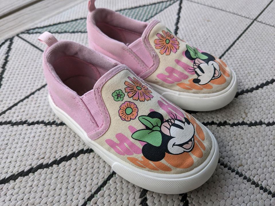 Minnie Mouse Sommerschuhe/Slipper Gr. 24 von H&M in Leipzig