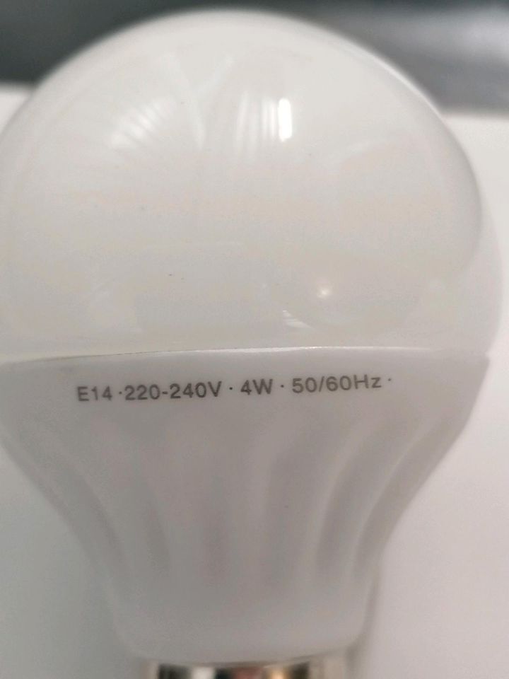 Div. LED Lampen Spots Osram Ikea E14 E27 GU10 Fassung in Hamburg