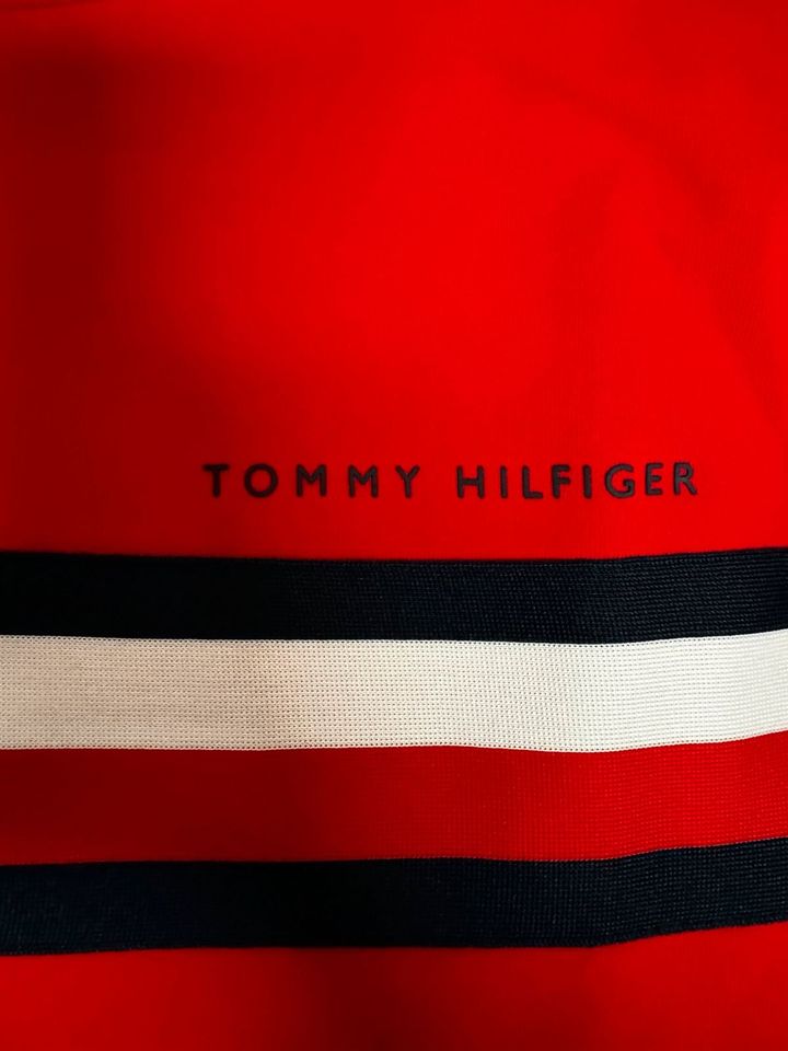 Tommy Hilfiger Hoodie aus Baumwolle mit Logo-Print in rot in Chemnitz