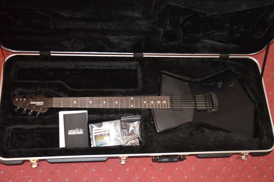 Music Man St. Vincent Black Stealth*made in USA* in Köln