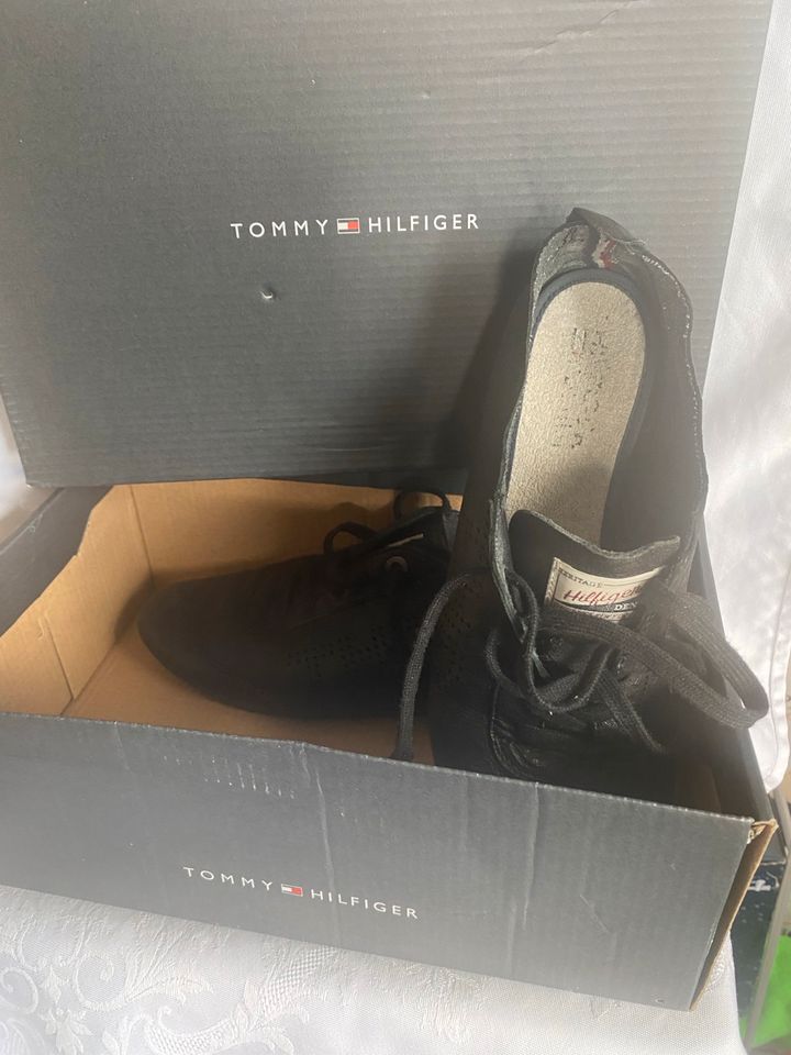 Tommy Hilfiger Schuhe in Rheinstetten