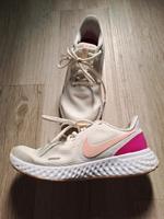 Nike Revolution Turnschuhe Sportschuhe Gr. 37,5 Bayern - Regensburg Vorschau