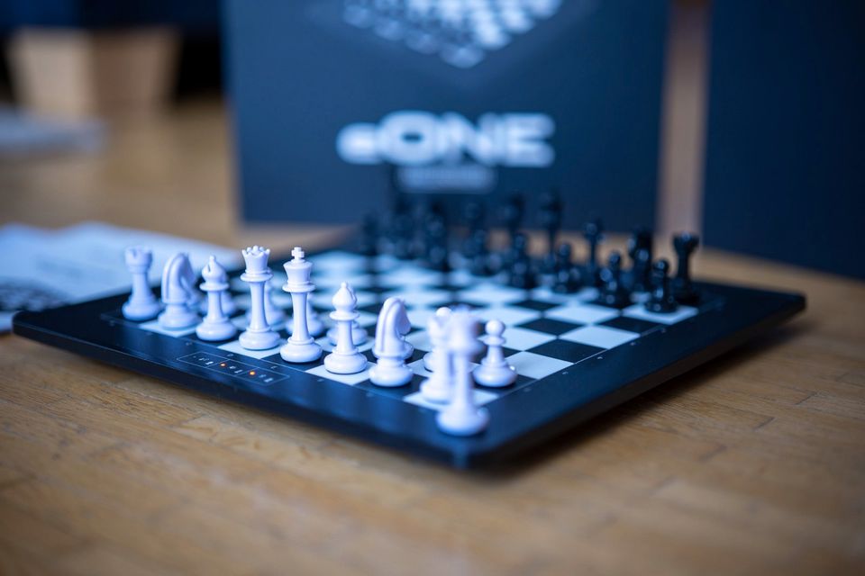 Millennium eONE M841 elektronisches Schachbrett Lichess Chess.com in Neu Ulm