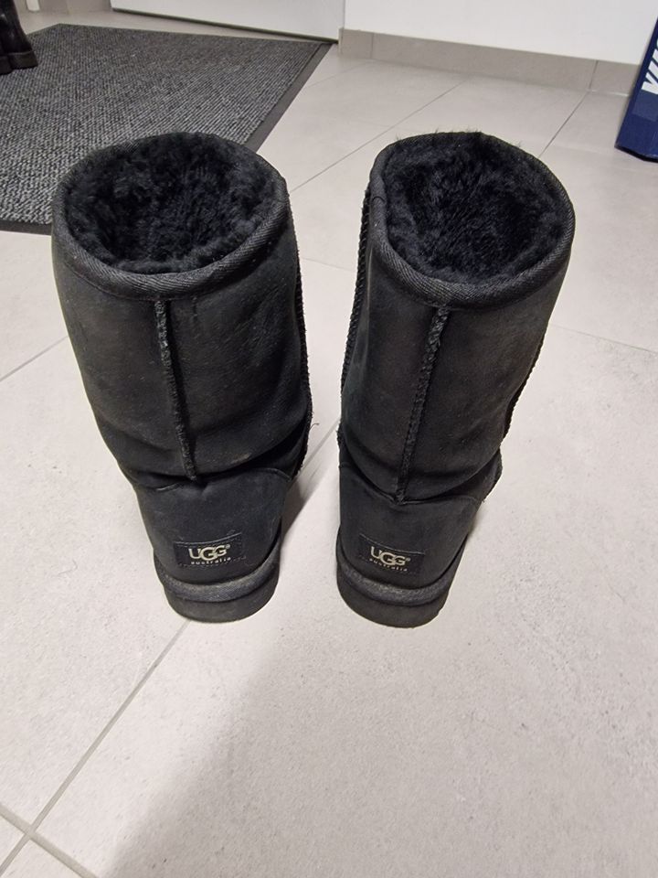 Damen UGG Short Leder Gr 42 Schwarz in Hamburg