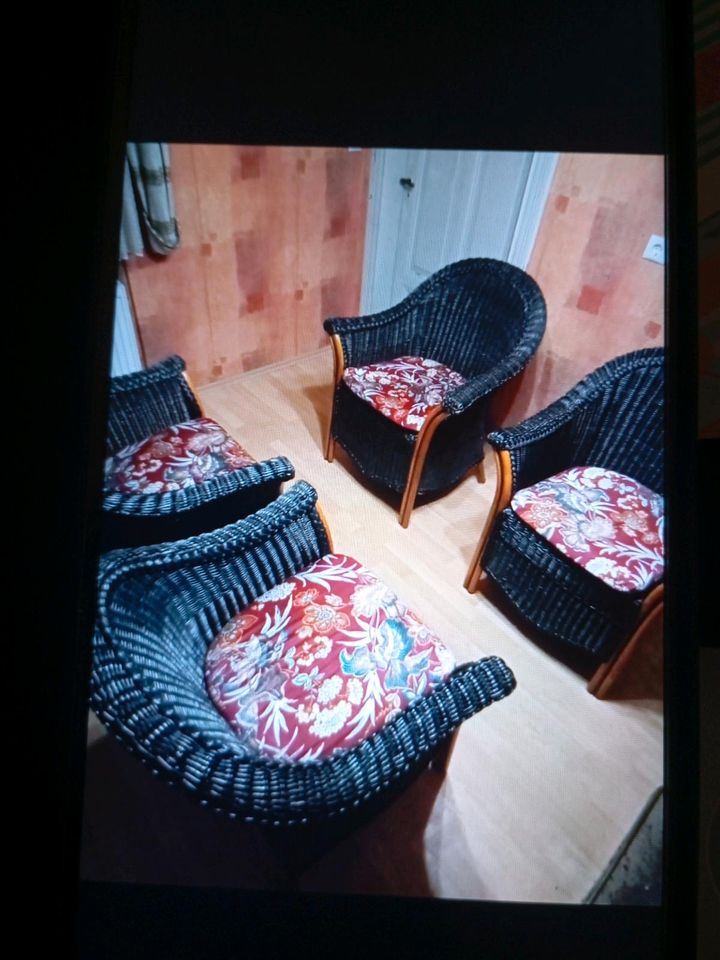Verkaufe 4 x Rattan Sessel mit Marmortisch in Bispingen