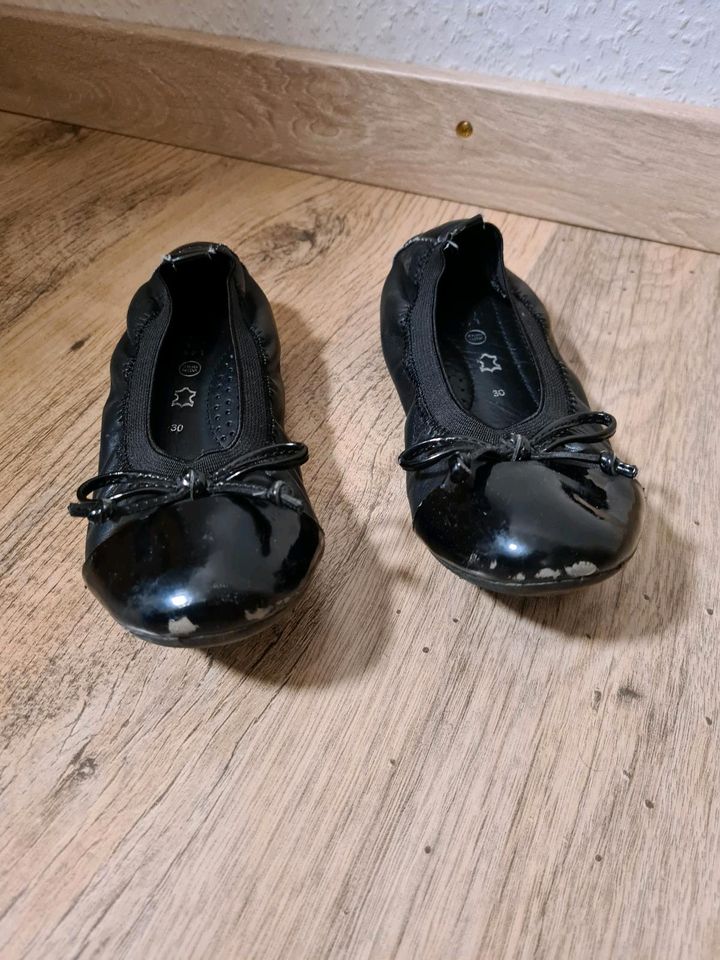 Ballerinas Geox Gr. 30 Mädchen schwarz Lack in Endingen