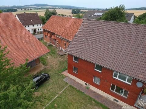 3 Wohnungen, 400m² Halle, Stall und Scheune in Bad Gandersheim