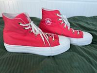 Converse - hellrot - neuwertig Berlin - Reinickendorf Vorschau