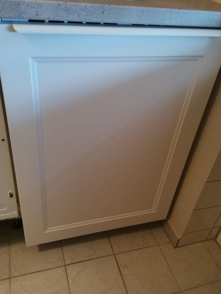 Küchenpronten, 4 Türen mit griffe , Weiß, matt in Remscheid