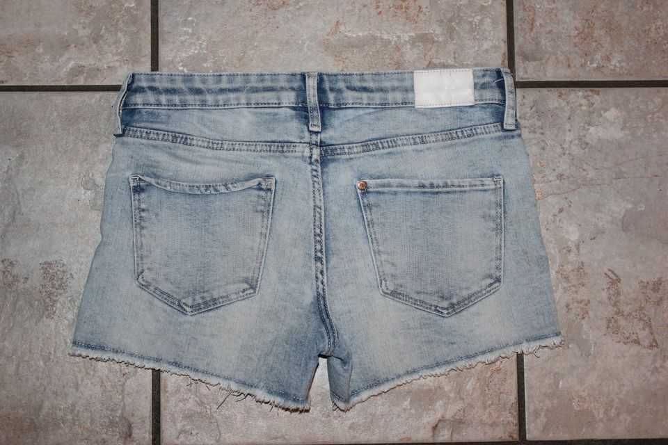 kurze Hose Shorts Hotpants Jeans hellblau H&M Gr. 146 verstellbar in Vohburg an der Donau