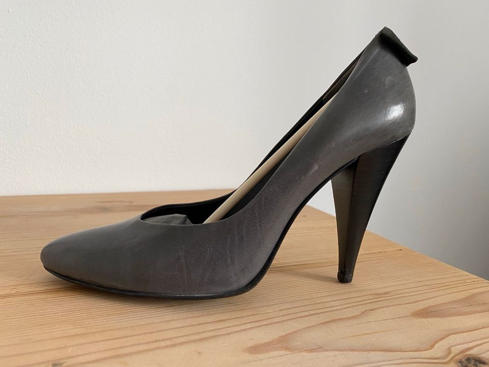 Skandinavischer Minimalismus: Pumps von Filippa K in Berlin