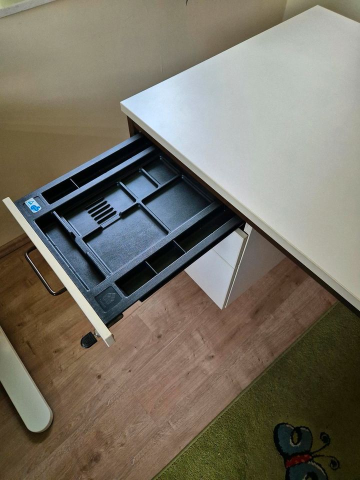 Schreibtisch mit Unterschrank in Pretzien