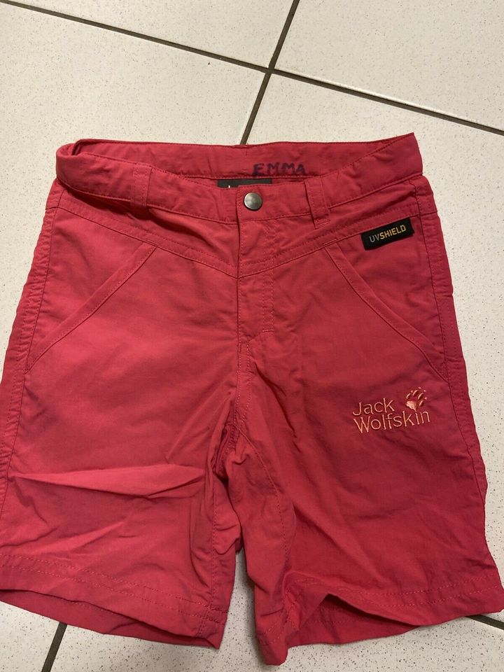 Jack wolfskin Shorts pink 116 in Fürstenfeldbruck