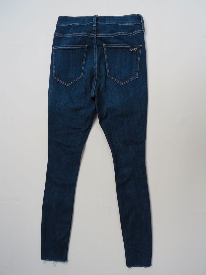 dunkelblaue Jeans von Hollister, Gr. 34 (W26 / L26) in Thyrnau