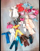 Barbie Kleidung Kleider Schuhe Stiefel 90 Jahre Nordrhein-Westfalen - Neukirchen-Vluyn Vorschau