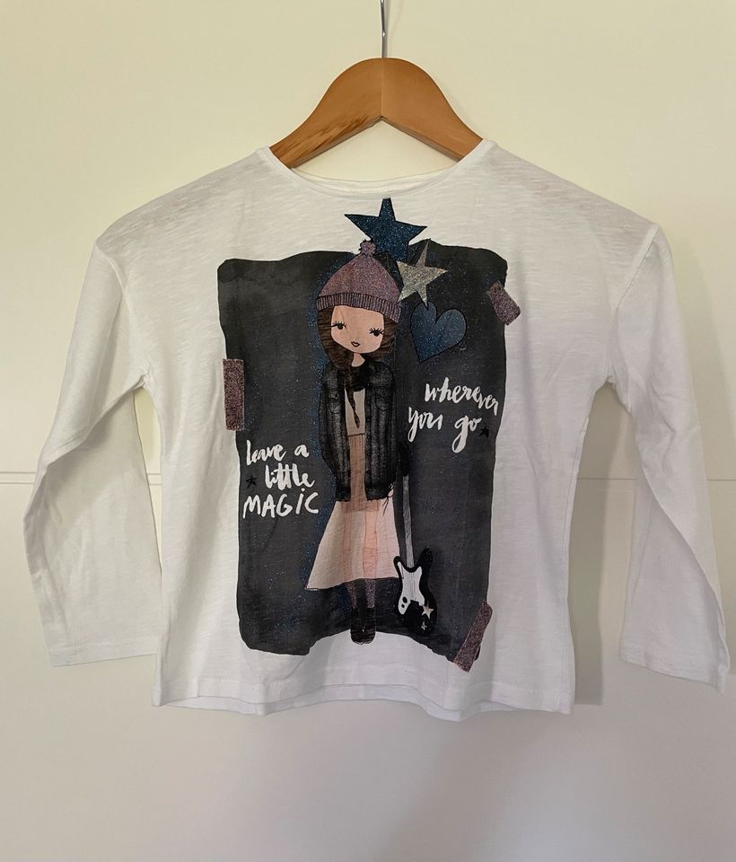 Zara Langarmshirt Mädchen Gr. 122 weiß mit Frontprint in Essen